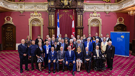 Qubec, le 22 juin 2017.  Le premier ministre, Philippe Couillard, a dcor 33 personnalits qubcoises de lun des trois insignes de lOrdre national du Qubec.
